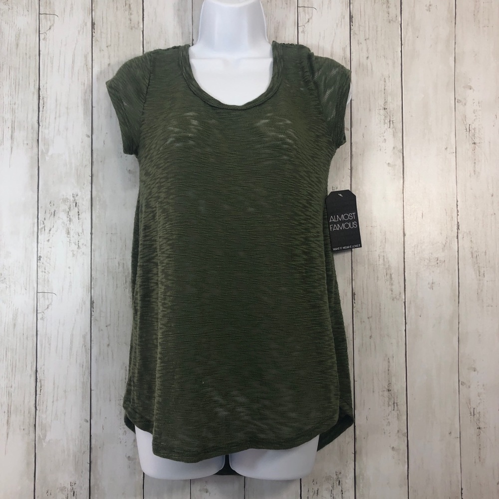 Almost Famous Criss Cross Crocheted Back Lightweight Top NWT Medium